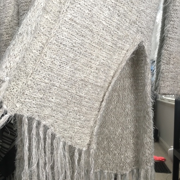 Abercrombie duster fuzzy cardigan with fringe - Picture 3 of 4